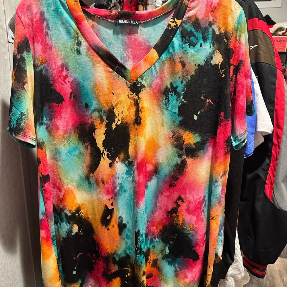 HEIMISH USA Multicolor Tie-Dye V-Neck Tee